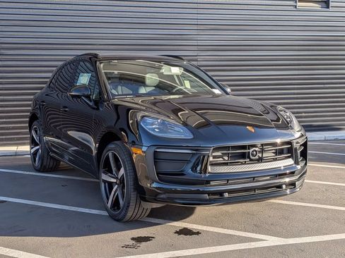 Certified 2026 Porsche Macan AWD/4WD image 9