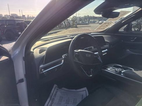 Used 2024 Cadillac Lyriq Luxury RWD image 14