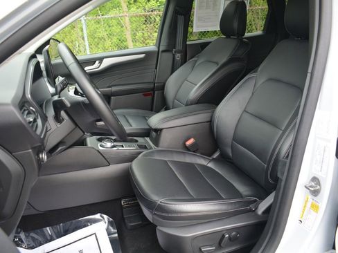 Used 2025 Ford Escape Platinum AWD/4WD image 10