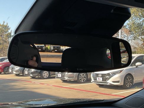 Used 2025 Chevrolet Trax LT image 27