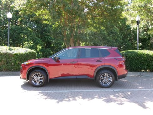 Used 2024 Nissan Rogue S AWD/4WD image 5