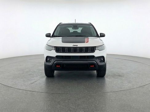 Used 2025 Jeep Compass Trailhawk AWD/4WD image 2