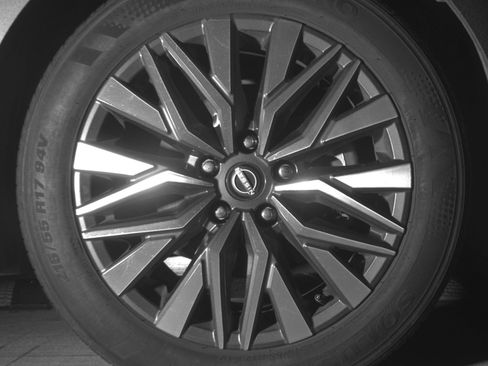 Used 2025 Nissan Altima 2.5 SV FWD image 13