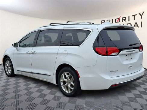 Used 2018 Chrysler Pacifica Limited image 6