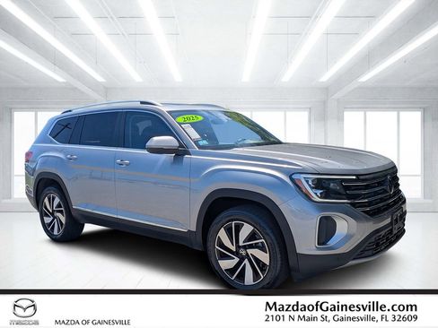 Used 2025 Volkswagen Atlas SEL AWD/4WD image 1