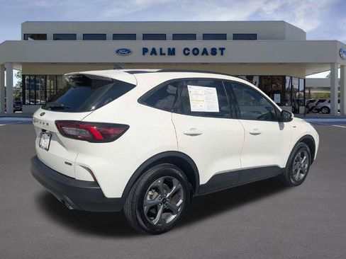 Certified 2025 Ford Escape ST-Line Select AWD/4WD image 4
