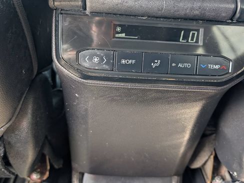 Used 2023 Toyota Highlander XLE FWD image 23