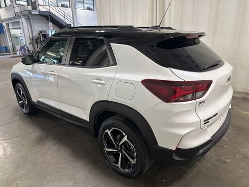Used 2022 Chevrolet TrailBlazer RS w/ Sun and Liftgate Package image 6
