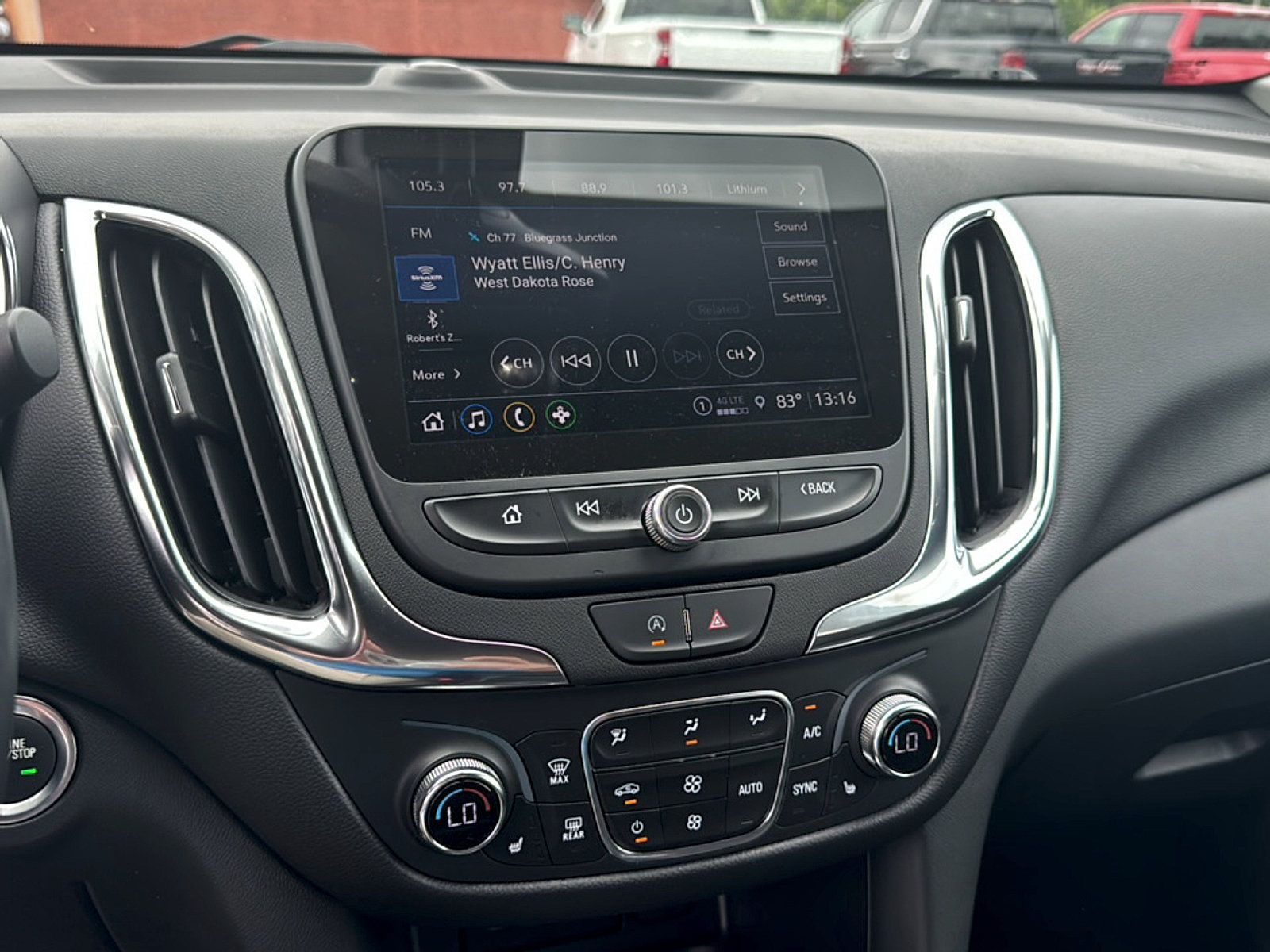 Used 2023 Chevrolet Equinox LT FWD image 11