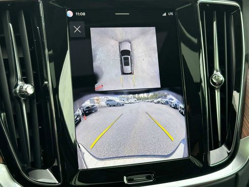 Used 2026 Volvo V60 B5 Cross Country Plus w/ Climate Package AWD/4WD image 25