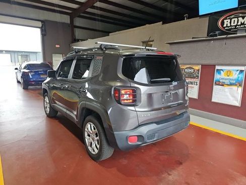 Used 2017 Jeep Renegade Latitude w/ Cold Weather Group AWD/4WD image 3