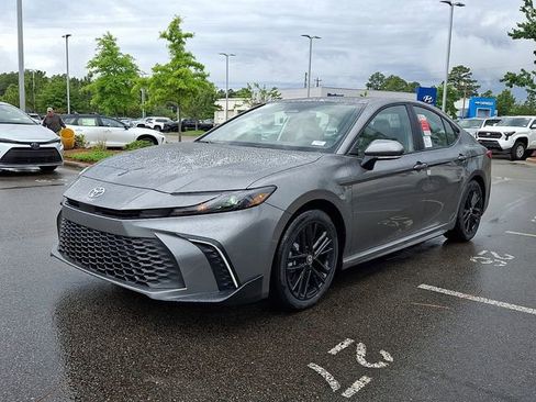 New 2026 Toyota Camry SE FWD image 3