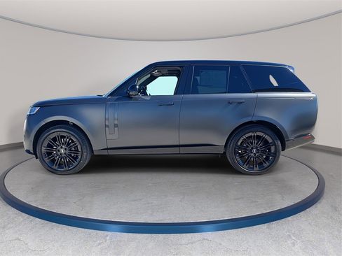Certified 2025 Land Rover Range Rover SE image 8
