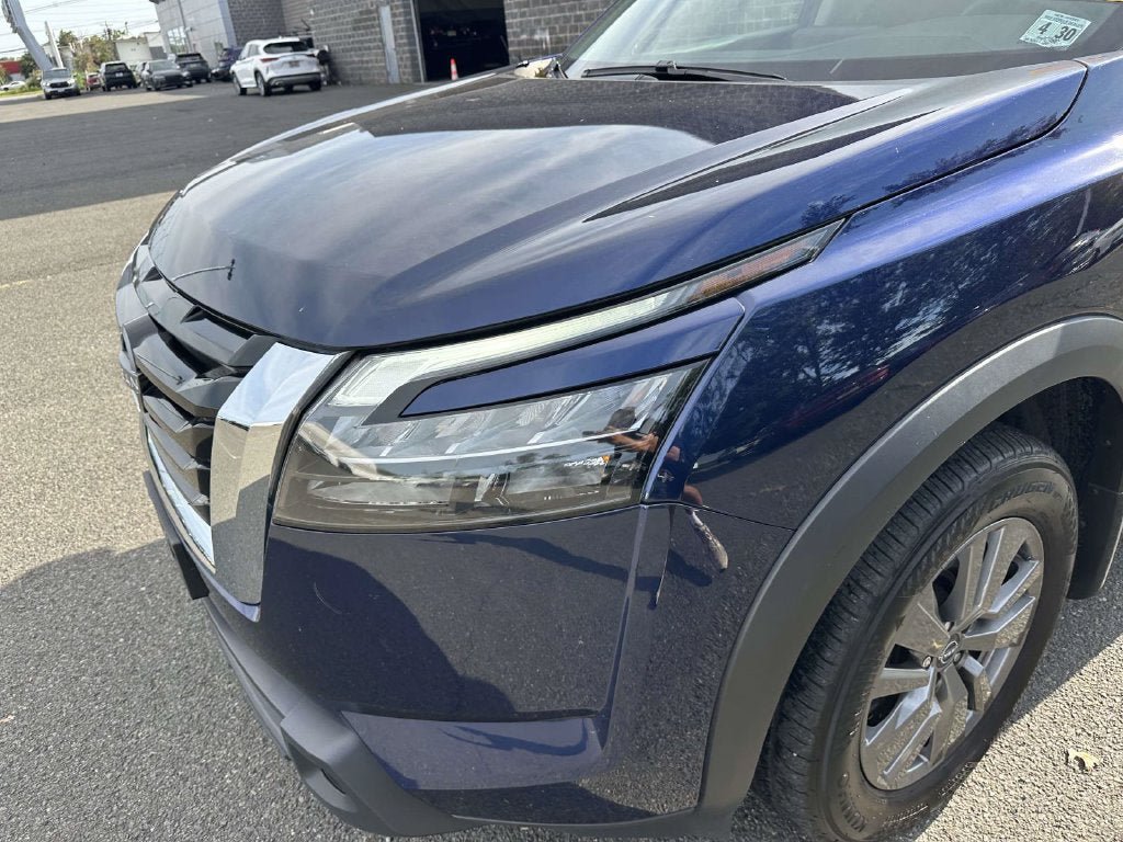 Certified 2025 Nissan Pathfinder SV AWD/4WD image 8