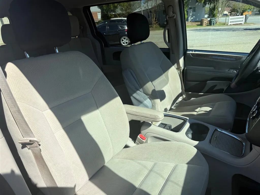 Used 2016 Dodge Grand Caravan SXT w/ UConnect Hands-Free Group FWD image 20