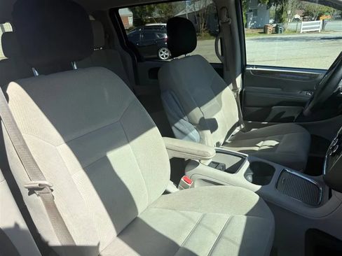 Used 2016 Dodge Grand Caravan SXT w/ UConnect Hands-Free Group FWD image 20