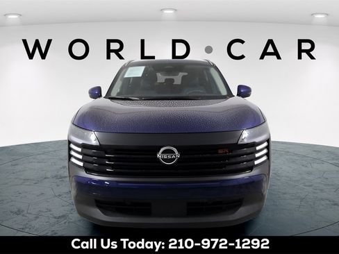 Used 2025 Nissan Kicks SR w/ Illumination Package image 2