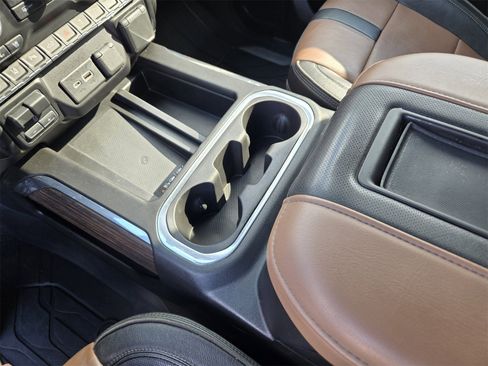 Used 2022 Chevrolet Silverado 3500 High Country image 18