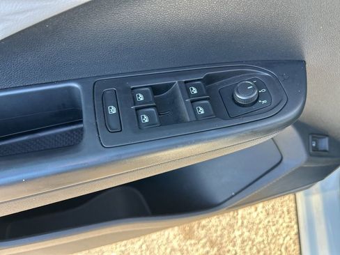 Used 2022 Volkswagen Taos S image 34