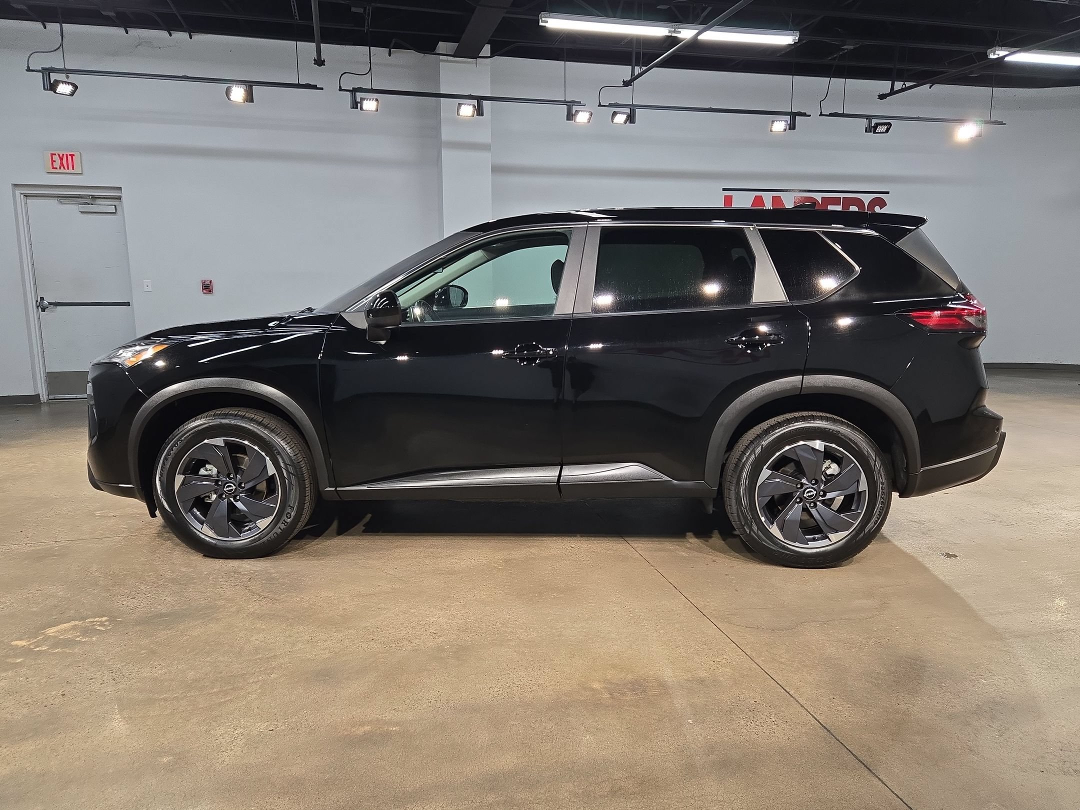 Used 2025 Nissan Rogue SV FWD image 4