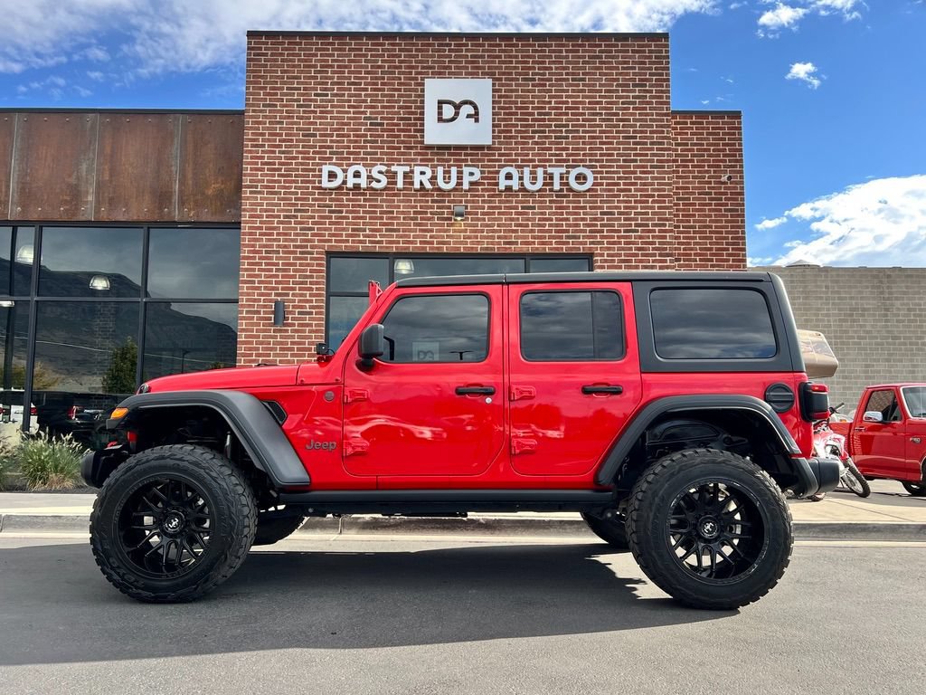 Used 2024 Jeep Wrangler Unlimited Rubicon w/ XTREMEE 35" Tire Package AWD/4WD image 3