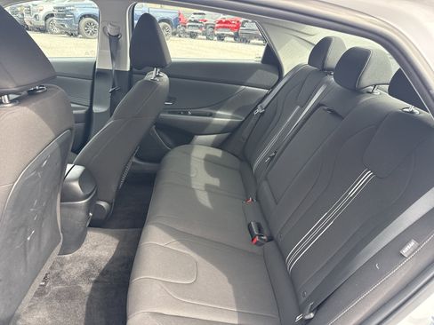 Used 2025 Hyundai Elantra SEL image 13