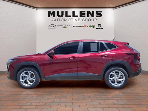 Used 2024 Chevrolet Trax LS w/ LS Convenience Package FWD image 8