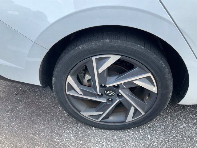 Used 2025 Hyundai Elantra SEL FWD image 11