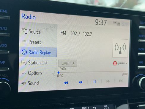 Used 2023 Toyota Sienna Platinum image 26