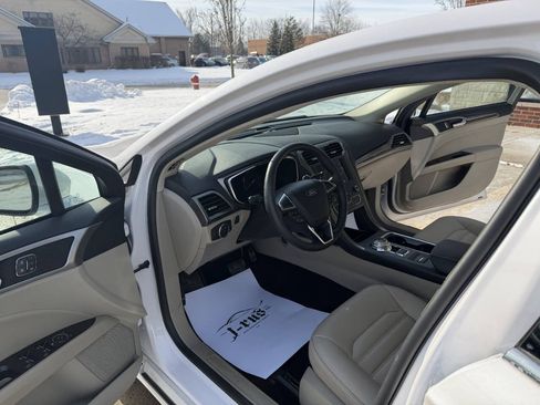 Used 2020 Ford Fusion SEL image 14