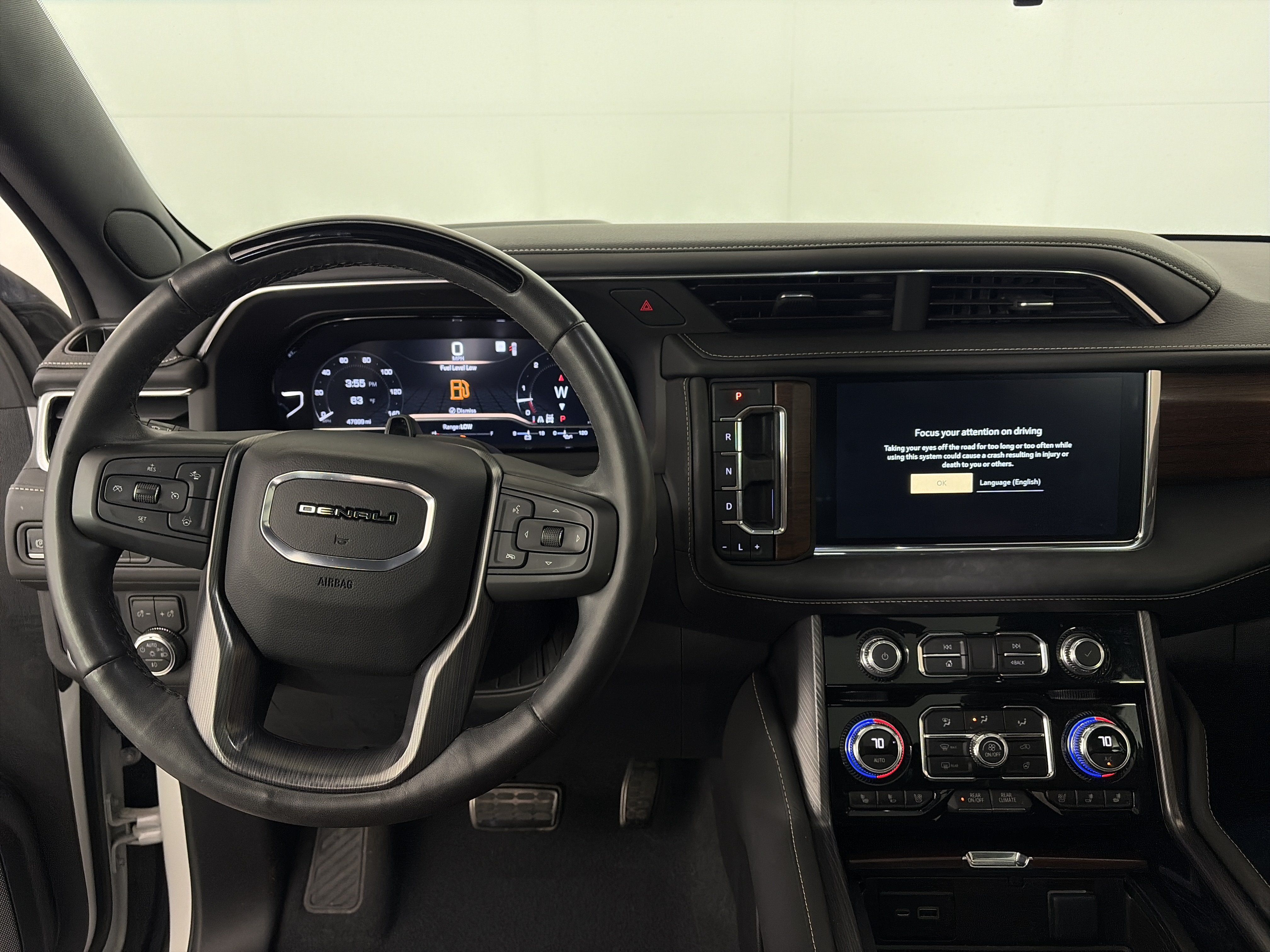 Used 2023 GMC Yukon Denali Ultimate AWD/4WD image 3