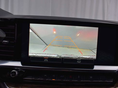 Used 2025 GMC Sierra 1500 Elevation image 8