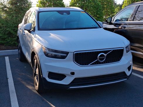 Used 2020 Volvo XC40 T5 Momentum AWD/4WD image 2