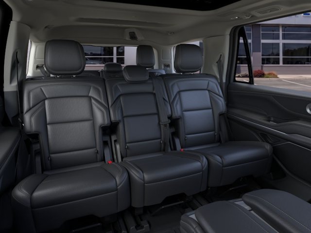 New 2025 Lincoln Navigator Reserve AWD/4WD image 11