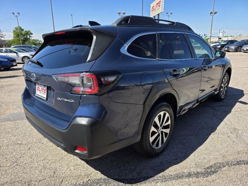 Used 2023 Subaru Outback Premium AWD/4WD image 5