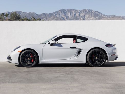 New 2025 Porsche 718 Cayman S RWD image 2