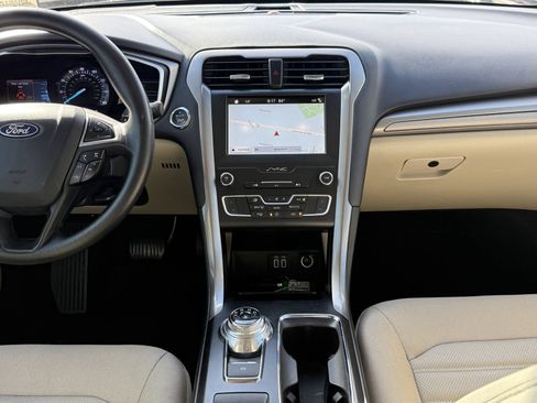 Used 2019 Ford Fusion SE FWD image 16