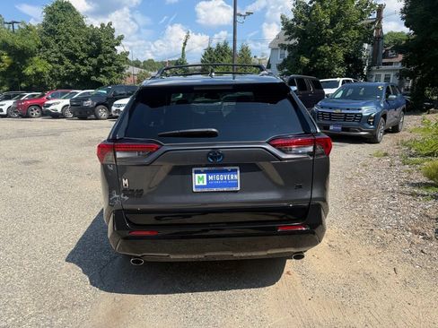 Used 2024 Toyota RAV4 SE w/ Weather & Moonroof Package AWD/4WD image 5