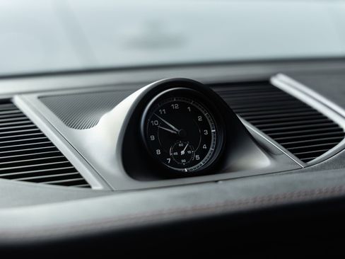 Certified 2023 Porsche Macan image 33