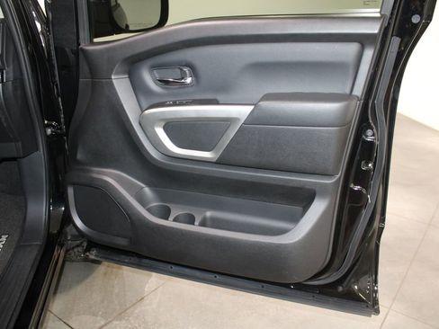 Used 2024 Nissan Titan SV image 28