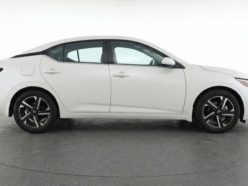 Used 2025 Nissan Sentra SV FWD image 11