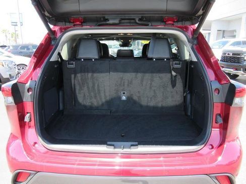 Used 2021 Toyota Highlander Limited FWD image 37