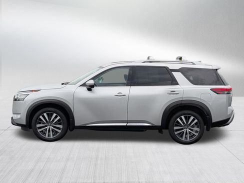 Used 2022 Nissan Pathfinder Platinum w/ Cargo Package AWD/4WD image 4