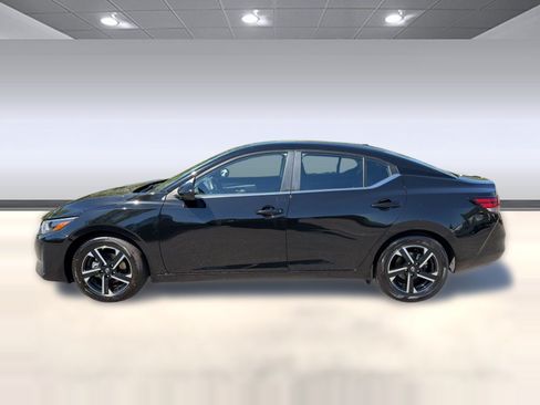 Used 2025 Nissan Sentra SV FWD image 2