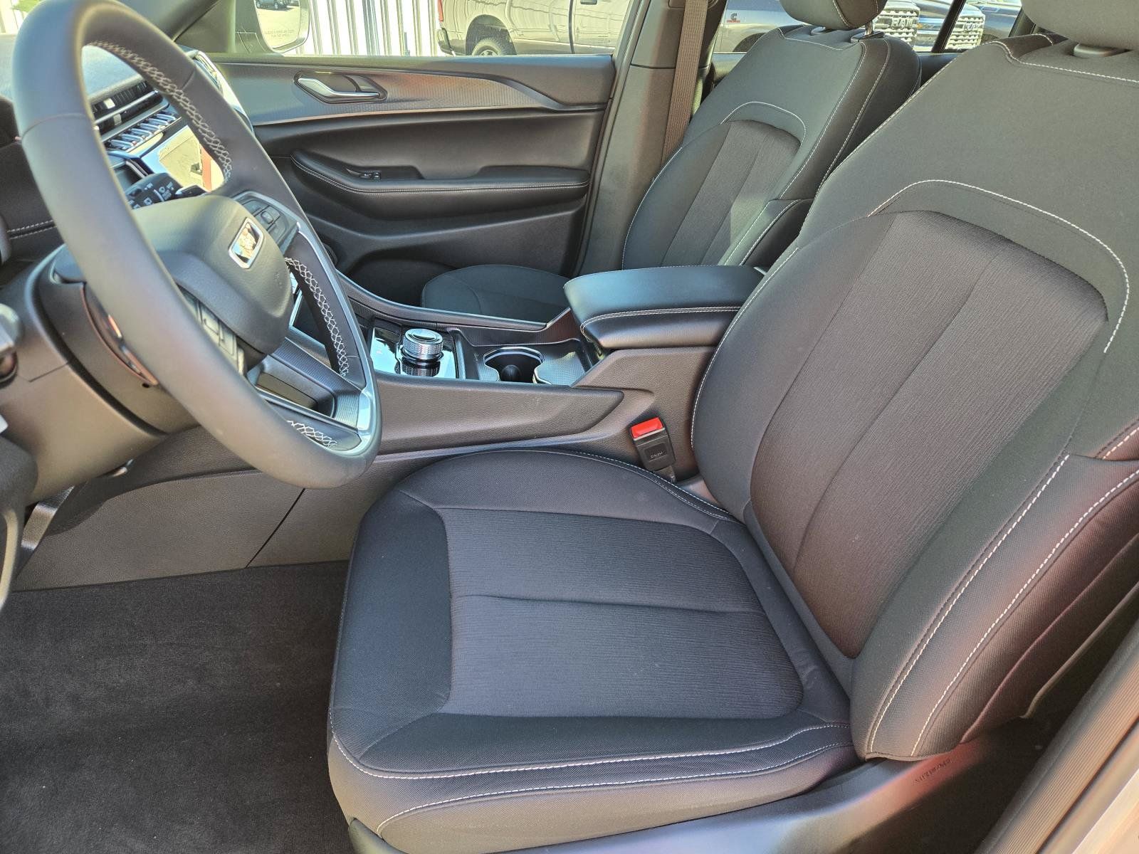 Used 2025 Jeep Grand Cherokee Laredo X RWD image 21