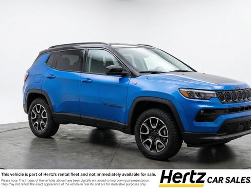 Used 2025 Jeep Compass Trailhawk w/ Trailer Tow Group AWD/4WD image 1