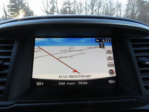 Used 2020 Nissan Pathfinder SL image 28