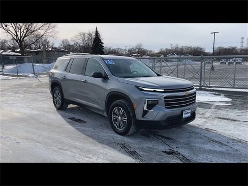 Certified 2025 Chevrolet Traverse LT image 2