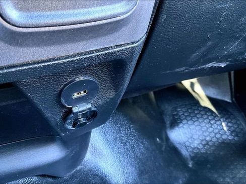 Used 2020 RAM 1500 Tradesman w/ Chrome Appearance Group image 17