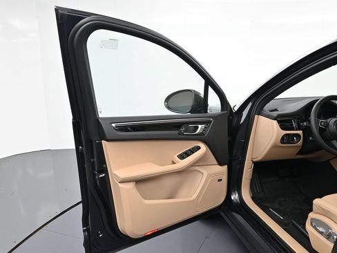 Certified 2026 Porsche Macan AWD/4WD image 16